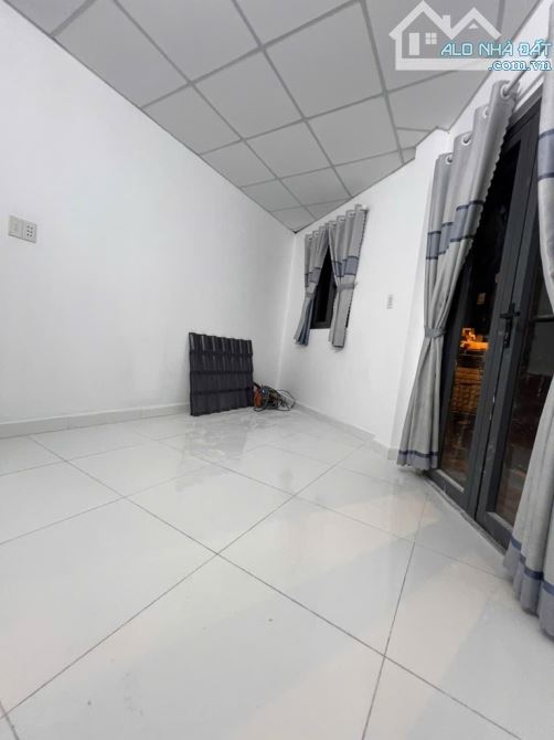 Bán nhà đường Tỉnh Lộ 10, ngay cạnh Tên Lửa, 2 tầng, 4 tỷ hơn TL - 8