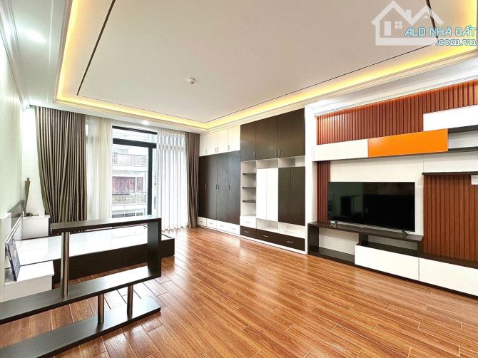 Siêu phẩm 8 tầng ngay hẻm VIP 666 đường 3/2. Hầm. Sân thương. Thang máy. 8PN rộng. Giá TL - 8