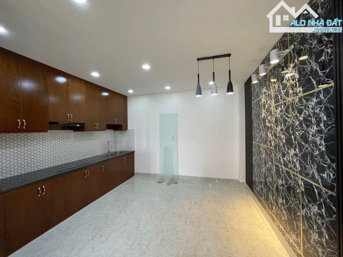 NHÀ 3,5LẦU MỚI HXH ĐƯỜNG NGUYỄN TRỌNG TUYỂN , P15 , QUẬN - PN - 8