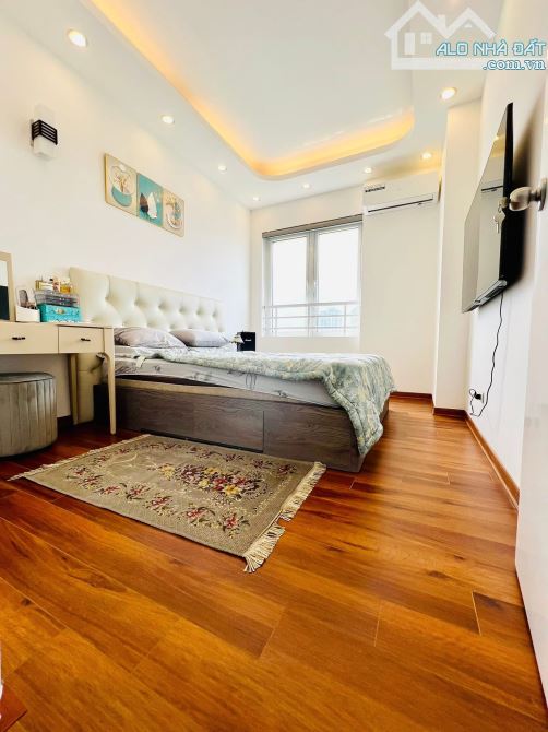 Nhà lô góc 3 mặt thoáng – Mặt phố Nguyễn Chí Thanh – 105m² – 3PN – 2WC – 8.6 tỷ - 8