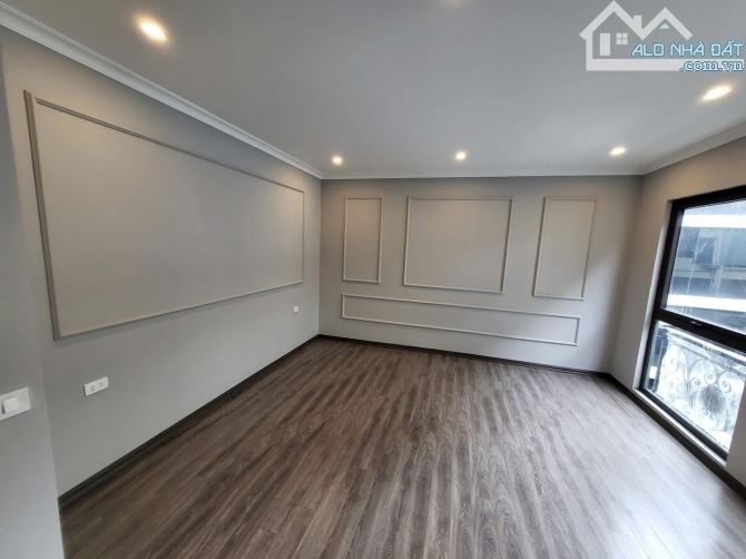BÁN TOÀ VĂN PHÒNG NGUYÊN HỒNG 90m2 - 8T THANG MÁY - MT 17m - 54.5 TỶ -  LÔ GÓC - DÒNG TIỀN - 8