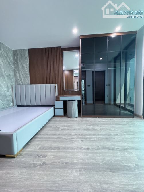 Bán nhà Ngọc Thụy, Mới kính kong, vừa ở vừa kinh doanh, thang máy, 65M2 X 5 Tầng x MT 6M - 9