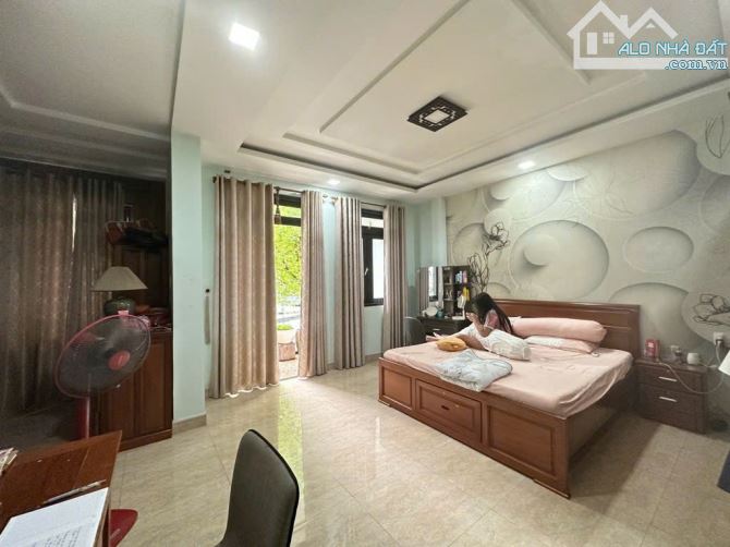 Bán Nhà 3 Tầng Mặt Tiền Trưng Nữ Vương gần Nguyễn Trác. - 9