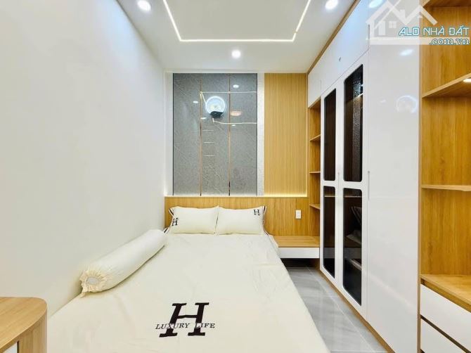 Đi nước ngoài định cư, bán gấp nhà ngay Khuông Việt, Tân Phú. Giá: 2 Tỷ 850 / 52m2. SHR - 9