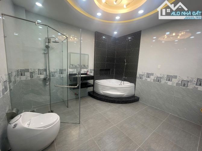 NHÀ 3,5LẦU MỚI HXH ĐƯỜNG NGUYỄN TRỌNG TUYỂN , P15 , QUẬN - PN - 9