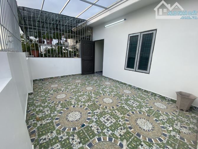 Siêu phẩm căn góc 3,5 tầng cực đẹp mặt đường kinh doanh, buôn bán gần trung tâm quận Kiến - 9