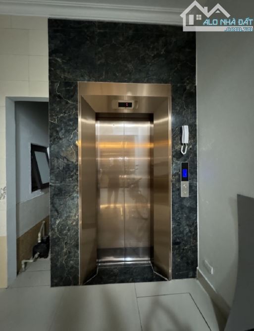 BÁN Nhà Mặt Phố Trạm/ 42 Tỷ/103 M2/6 Tầng/5.5 Mt - 9