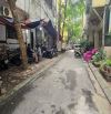 Cần bán căn hộ tập thể tầng 1 tại mặt phố Nguyên Hồng giá siêu hờiii