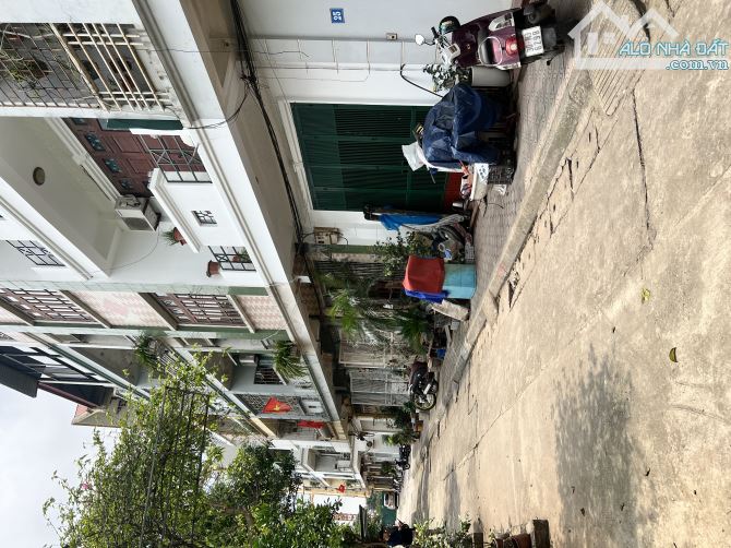 Bán nhà Gia Quất 4 tầng 55m vỉa hè oto tránh giá hơn 12 tỷ
