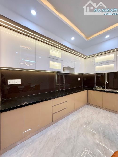NHÀ ĐẸP GÓC 2 MẶT TIỀN BÁN NHÀ NGUYỄN DU 67M² – 1 TRỆT 2 LẦU – 4PN