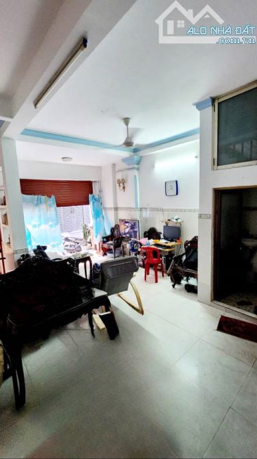Nhà bán đường Thạch Làm, DTSD 38m, 5 tầng, giá 6 nhỉnh 6 tỷ