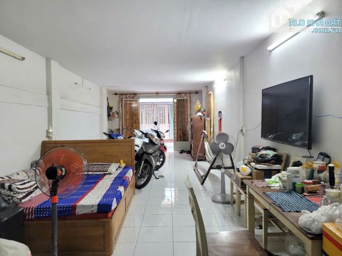 BÁN GẤP NHÀ 2 TẦNG 75M2 - NGAY VINCOM PLAZA NGUYỄN XÍ -NGANG 4M- GIÁ CHỈ 100TR/M2