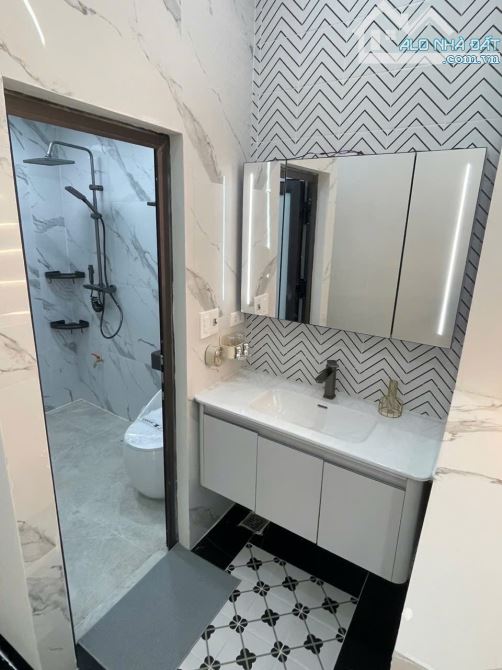 Nhà lô góc phố Nguyễn Ngọc Nại – 2 mặt thoáng, ô tô đỗ cửa – Giá 13.5 tỷ