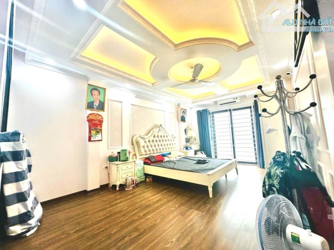 Bán nhà Hoàng Văn Thái – Lô góc 2 mặt ngõ, ô tô tránh, kinh doanh – Giá 14 tỷ