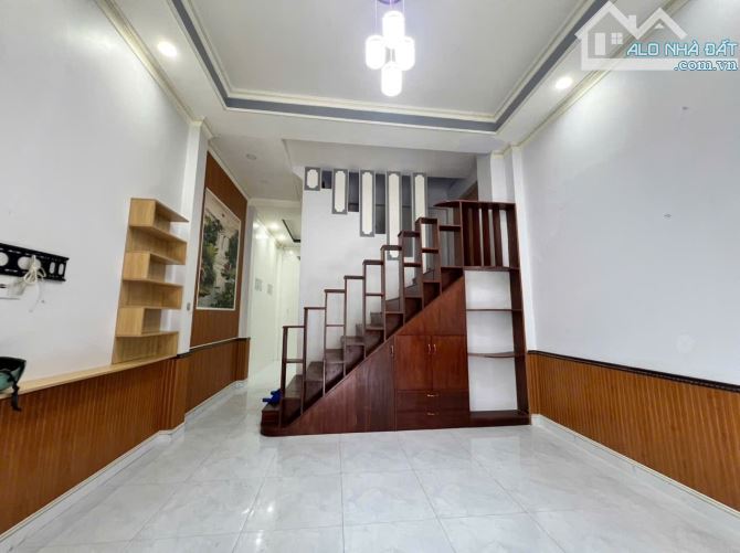 Bán nhà mặt tiền HOÀNG VIỆT P5 gần Lý Thường Kiệt hơn.