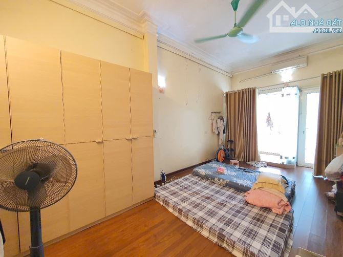 Bán nhà phố Trấn Vũ Ba Đình kinh doanh vỉa hè rộng dt46m2 x 3 tầng giá 25 tỷ