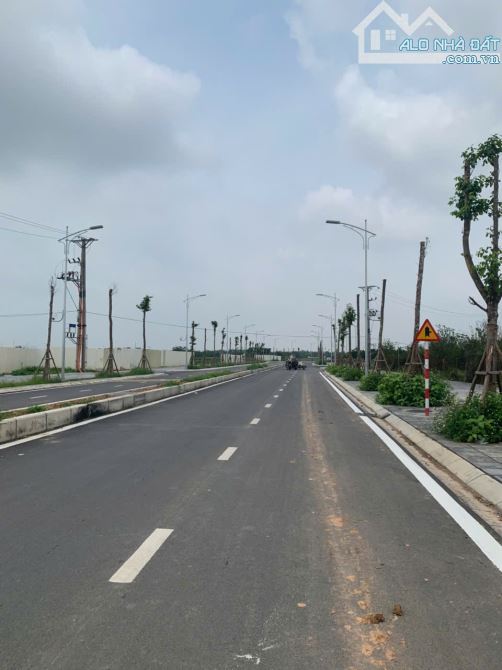 đất đẹp lễ pháp -tiên dương-gần ngay cầu nhật tân, đường võ nguyên giáp, ô tô vào