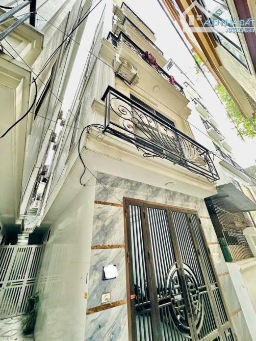 BÁN CCMN PHẠM VĂN ĐỒNG, GẦN CẦU GIẤY. NHÀ MỚI ĐẸP 38/55M , 5 TẦNG, GIÁ 8,9 TỶ.
