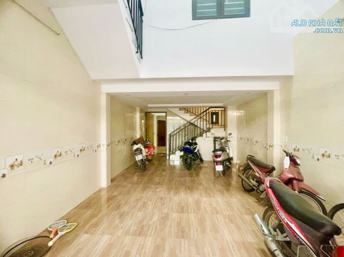 TOÀ CĂN HỘ ĐƯỜNG LÊ VĂN HƯU GẦN ĐH KINH TẾ DÒNG TIỀN 30TR/Tháng CHỈ CHỈNH 6 tỷ