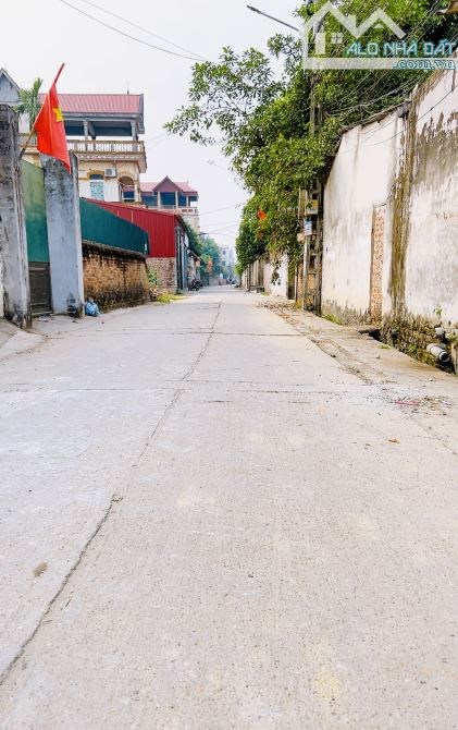 Bánn Hoa hậu Tráng Việt _Mê Linh bìa làng ngõ thông ô tô ngủ trong đất zá rẻ