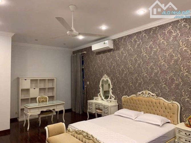 Bán nhà mặt tiền gần trục Nguyễn Văn Hưởng Q.2 - 12x31m - 3 tầng HĐT 120tr giá chỉ 59 tỷ.