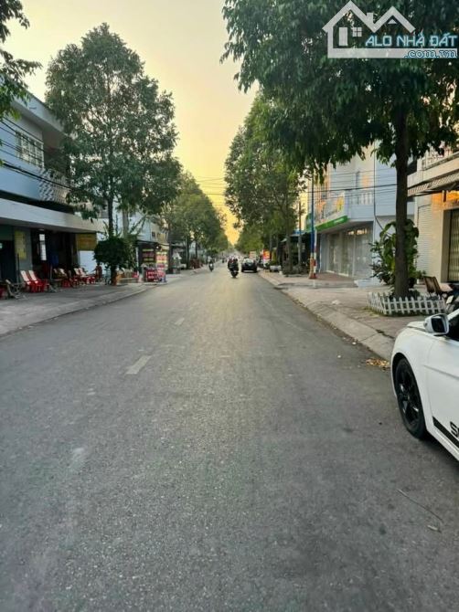 E cần chuyển nhượng lại khu đất như hình quý khách hàng có nhu cầu liên hệ e thành