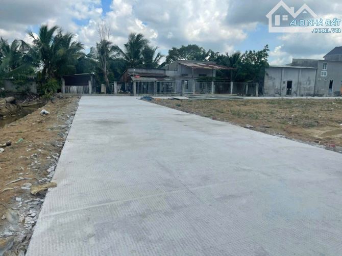 B.án dự án..Hỗ trơ 3 bên. 70%.  ◾️Sỉ 8 lô. 120m2( có 80m thổ cư). Sổ riêng từng nền.G.iá 1