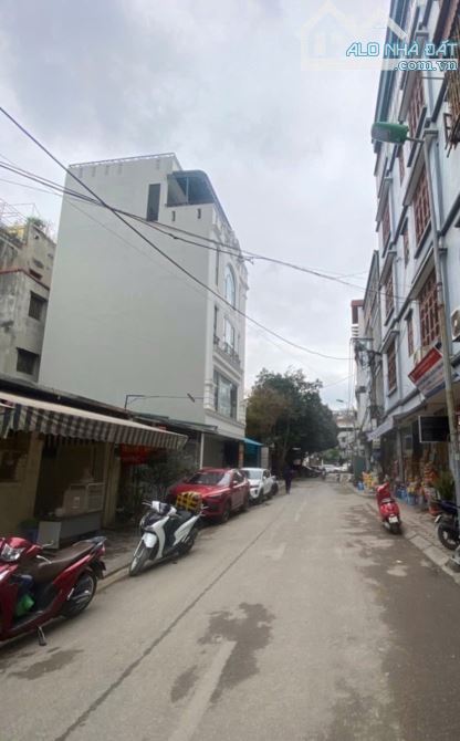 Nhà đẹp Thụy Khuê 90m 4 tầng mặt tiền 6m - ngõ ô tô tránh - Vỉa hè Kinh doanh