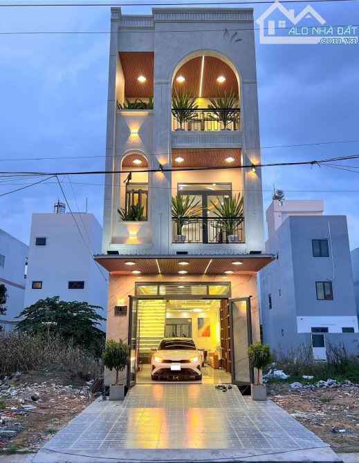 Nhà mới hiện đại trục chính D1 Hồng Loan lộ 30m cực sáng, giá 7 tỷ 500tr (TL)