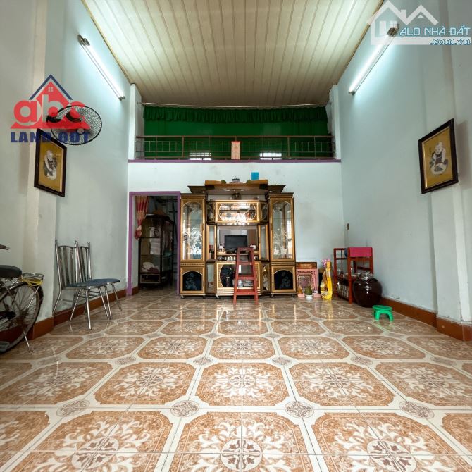 Bán nhà cấp 4 cũ 2 mặt tiền trước sau phường Tân Tiến.