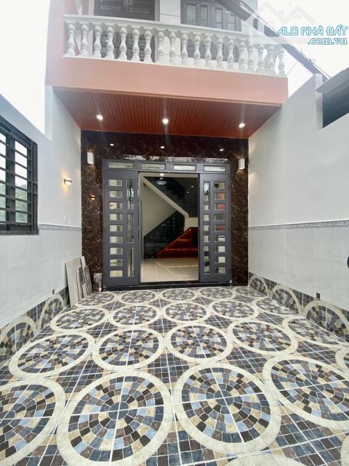 NHÀ 2 TẦNG - MẶT TIỀN ĐƯỜNG NHỰA TRẦN THỊ BỐC - THỚI TAM THÔN HÓC MÔN ĐI BỘ RA CHỢ HÓC MÔN