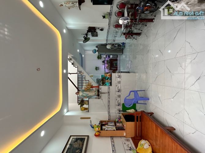 Ngay đường 26/3 — Sát Aeon Mall Tân Phú - bán nhà mặt tiền đường 44 m2 . Giá chỉ 4.x tie!