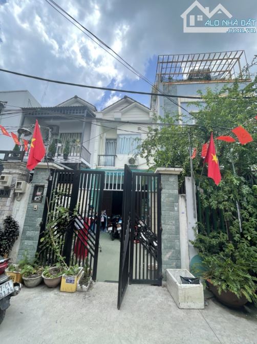 Nhà mới Thạnh Lộc 22, Q12. DT 70m2. 2 tầng. Ngang 4m, dài 18m. Giá 5.2 tỷ TL.