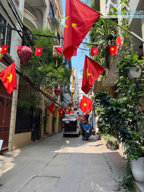 Nhà đẹp phân lô Nguyễn Khang, ô tô đỗ cửa, chạy vòng quanh, kinh doanh đỉnh, 40m2, 13.x tỷ