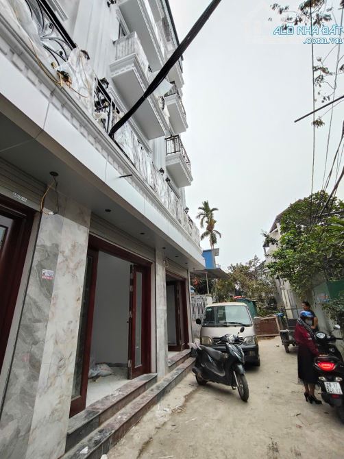 Nhà 4T*41m, 5p ngủ rộng, ô tô đỗ, 300m ra QL6, sát chợ, Trường, ngay cuối Phú Lãm