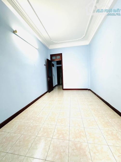 BÁN NHÀ PHỐ LẠC LONG QUÂN - GẦN Ô TÔ - NHÀ ĐẸP FULL NỘI THẤT - AN SINH ĐỈNH
