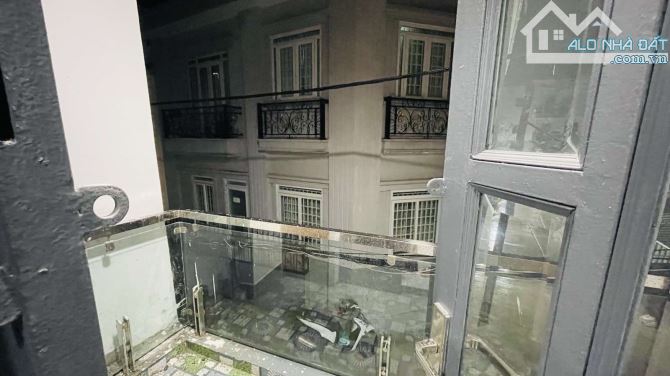 Q7 xe hơi ngủ nhà 50M² chỉ  5.26T