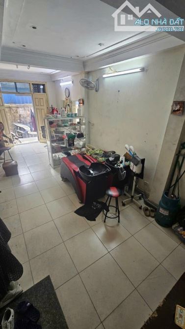 Bán nhà cũ 4 tầng phố Hào Nam 40m2, giá 8 tỷ 6
