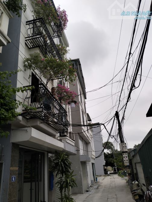 BÁN NHÀ 5 TẦNG .30 M PHỐ XỐM OTO ĐỖ CỬA GIÁ 5X TỶ