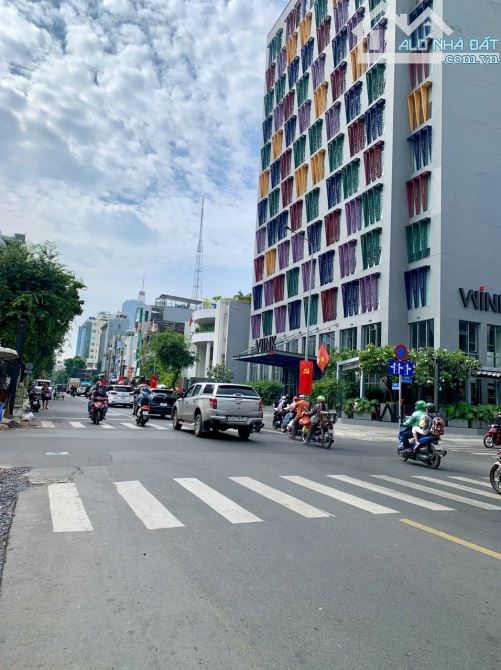 BÁN NHÀ CẤP 4, HXH, TRUNG TÂM QUẬN Q1.DT:4x20, giá:24 tỷ