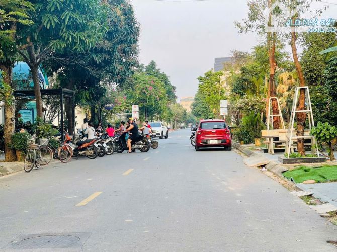 Bán nhà liền kề Lê Quang Đạo, ô tô, kinh doanh, đầu tư, dòng tiền, 120m