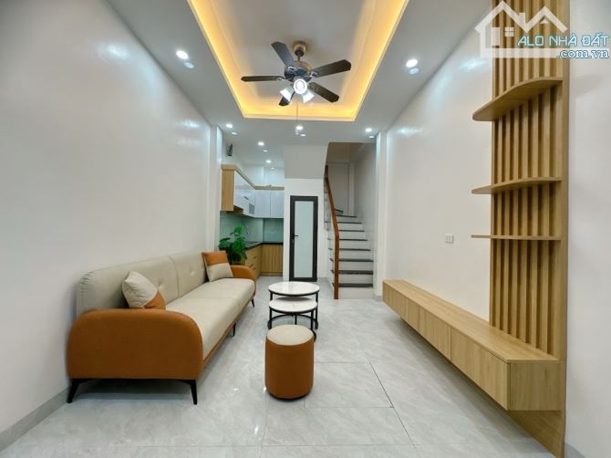 NHÀ MỚI KÍNH COONG- NGÕ THÔNG-THOÁNG SÁNG- 5TẦNG - TÔN ĐỨC THẮNG CHỈ HƠN 5tỷ