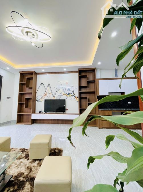 Bán nhà riêng tại Văn Quán, Hà Đông ô tô lùi cửa tránh đỗ sát nhà 46m2 Giá chỉ hơn 9 tỷ