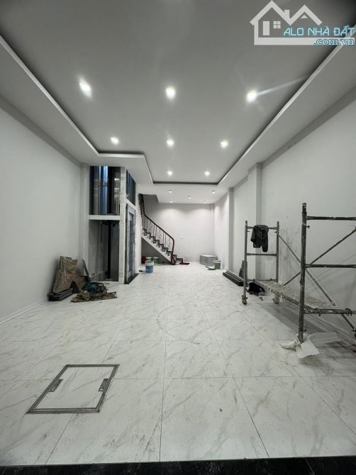 Bán Nhà Vương Thừa Vũ. DT 45m x 4,8m MT. Giá 16,7 tỷ, Nhà Phân Lô, Oto Đỗ Cửa, Thang Máy X