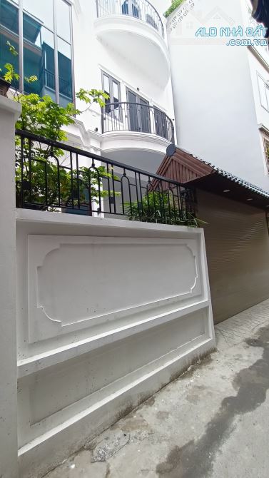 Bán nhà đẹp Xuân La: 77m x 4 tầng, mặt tiền rộng, giao thông thuận tiện