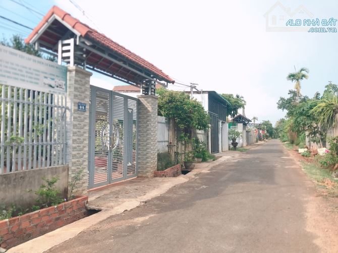 ĐẠT LÍ XÓT LÔ 5x40 CÁCH QL14 VÀI BƯỚC CHÂN