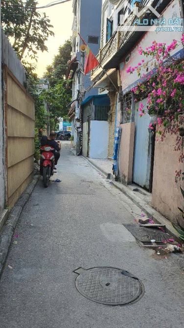 VŨ ĐỨC THẬN DÂN XÂY - 5 TẦNG - CHỈ 5.6 TỶ -10M RA MẶT PHỐ Ô TÔ TRÁNH
