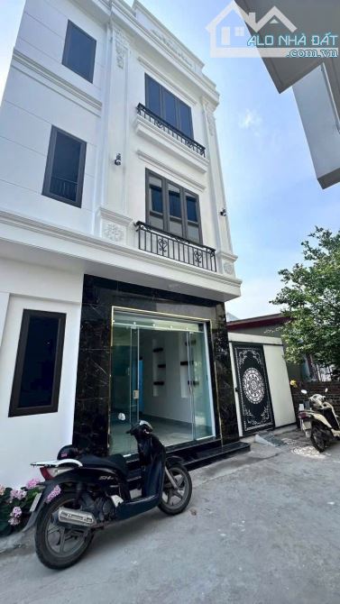 💥NHÀ 3 TẦNG ĐỘC LẬP ,KIỀU ĐÔNG HỒNG THÁI   ✅ Diện tích: 60,4m² –  ✅ Vị trí thuận tiện: