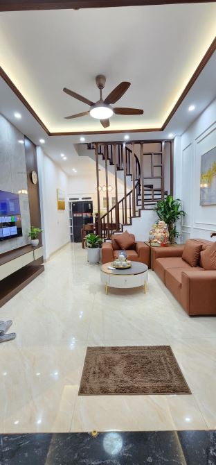 Bán nhà mới tinh, full nội thất, nhiều tiện ích, ở sướng đường Hoàng Mai