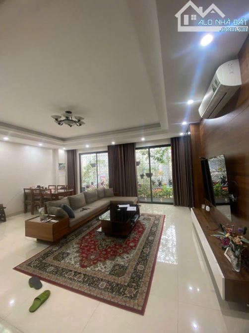 Nhà 5 tầng thang máy phố Võ Chí Công, Tây Hồ, ô tô qua nhà, 42m, mặt tiền gần 5m, 11 tỷ